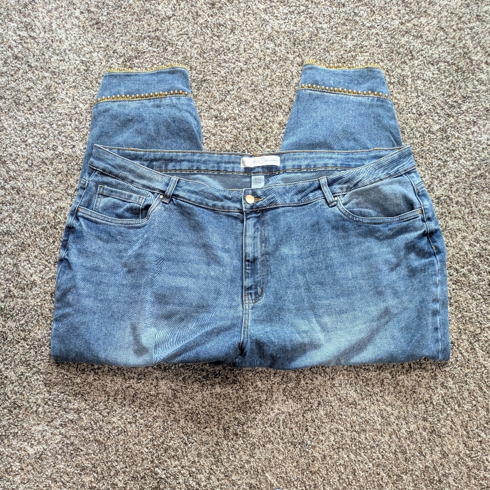 24WP Est. 1946 Womans Hi Rise Vintage Inspired Cropped Jeans wth Beaded Hemline